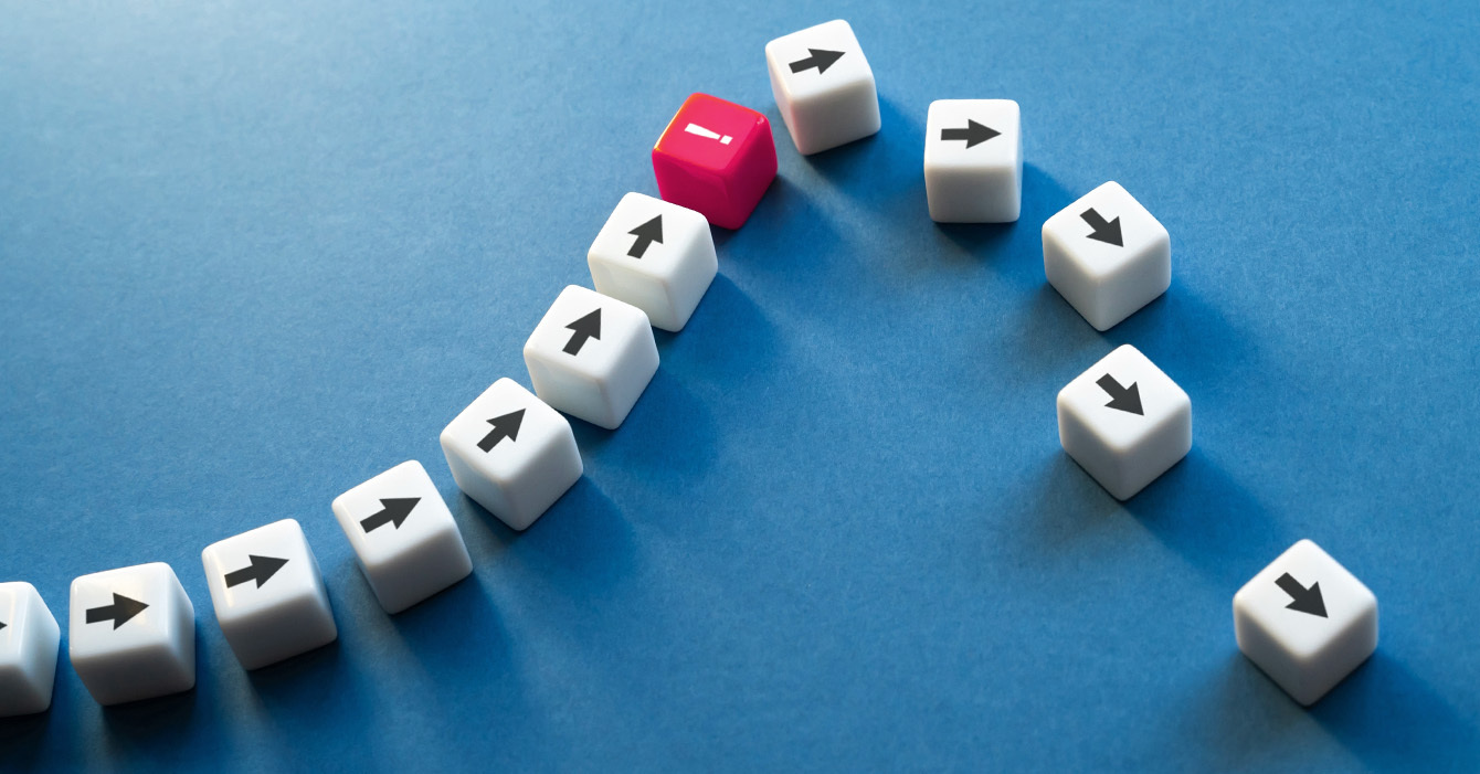 A block of dices with arrows on them pointing to the right
